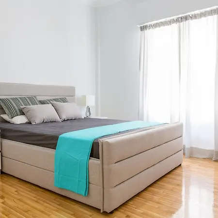 Newly Renovated 100m² Stylish Urban Flat *