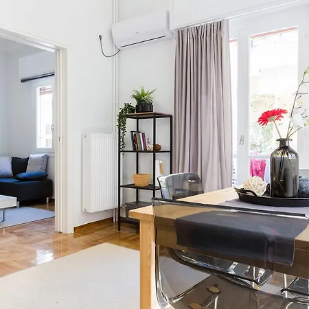 Newly Renovated 100m² Stylish Urban Flat Apartment *