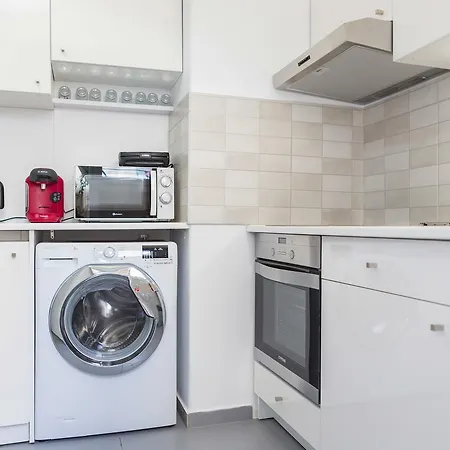Newly Renovated 100m² Stylish Urban Flat Apartment *