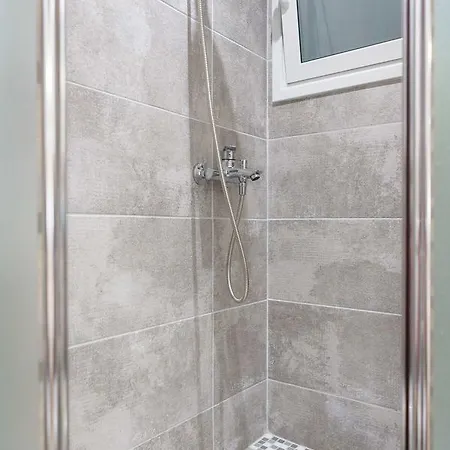 Newly Renovated 100m² Stylish Urban Flat Apartment