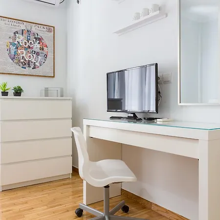 Newly Renovated 100m² Stylish Urban Flat Apartment *